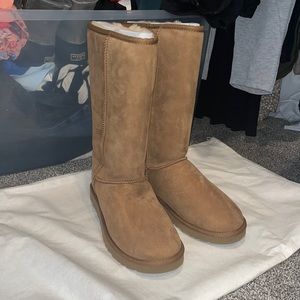 NWT Tall Tan Ugg boots.